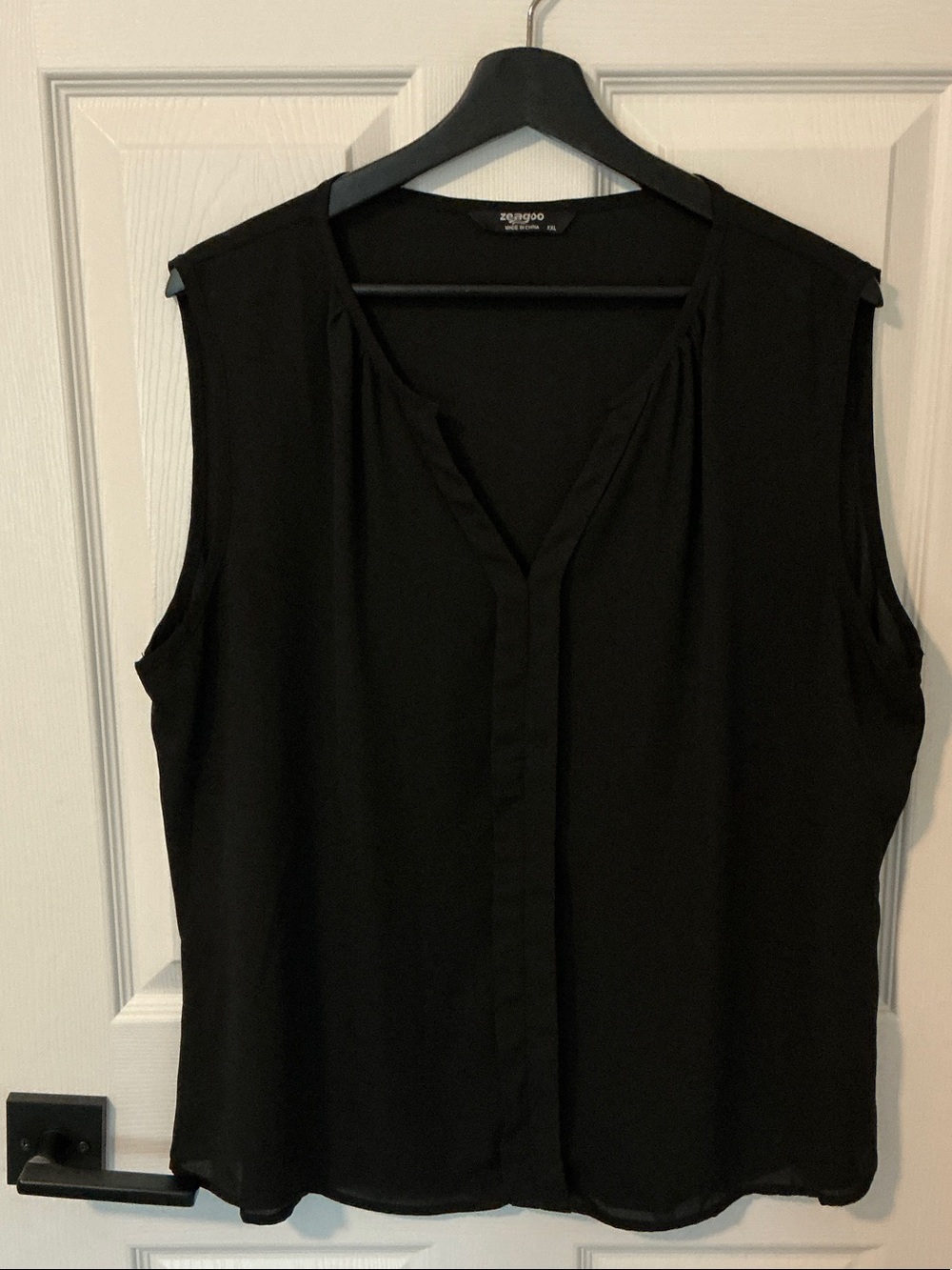 zeagoo Black Sleeveless V-Neck Camisole